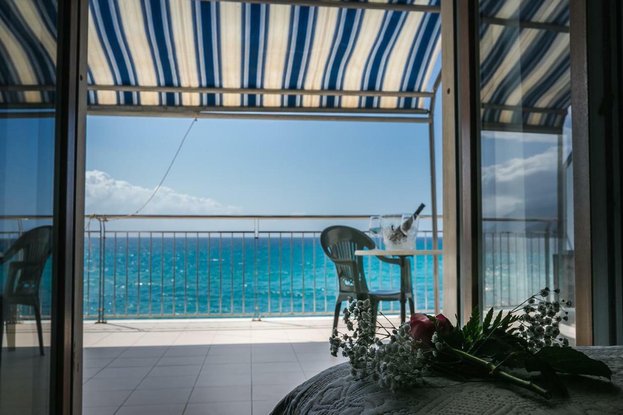 Hotel La Perla Villammare Exteriör bild