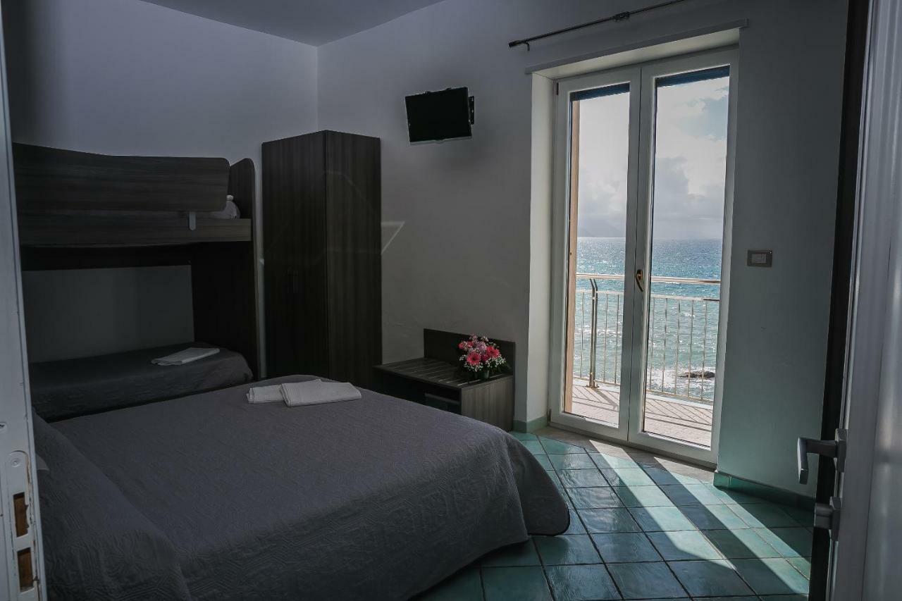 Hotel La Perla Villammare Exteriör bild