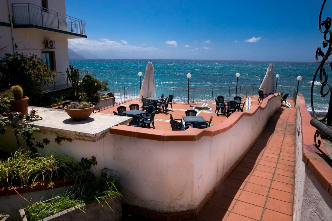 Hotel La Perla Villammare Exteriör bild