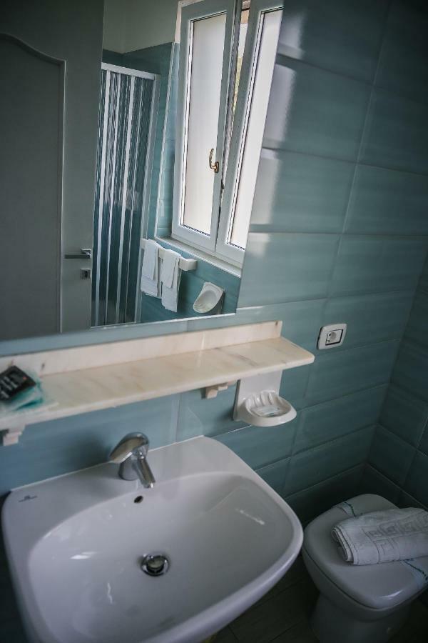 Hotel La Perla Villammare Exteriör bild