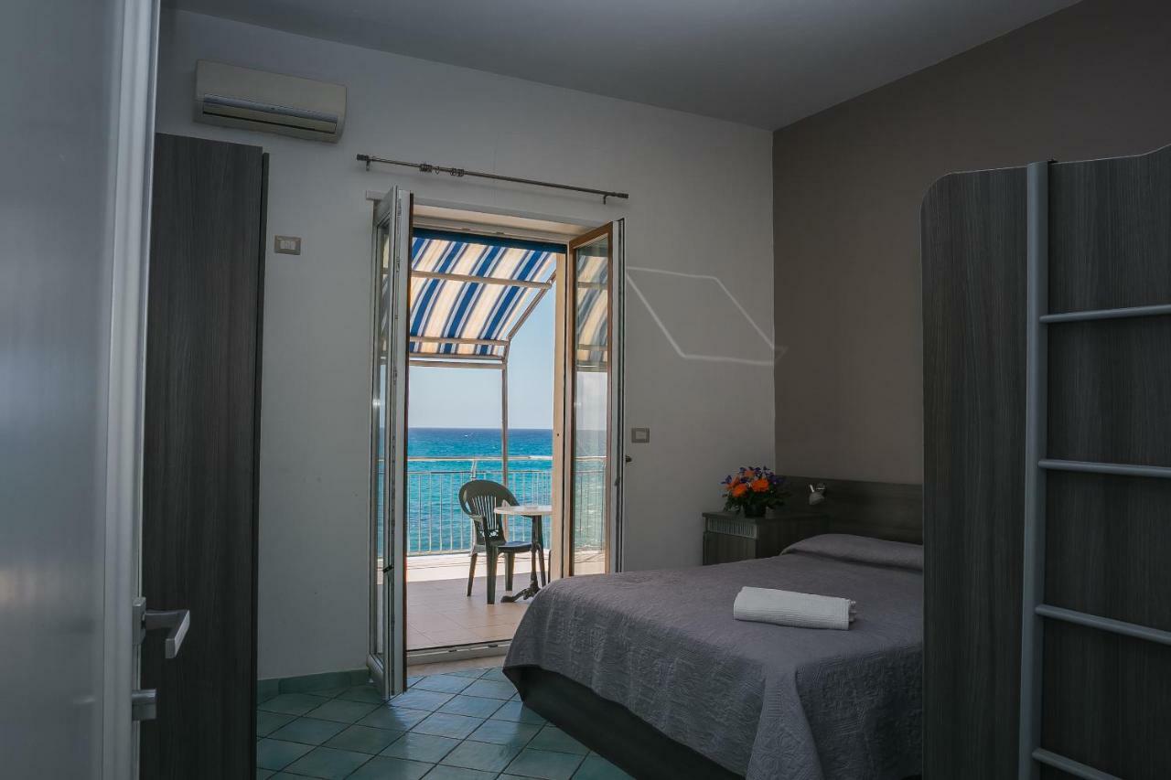 Hotel La Perla Villammare Exteriör bild