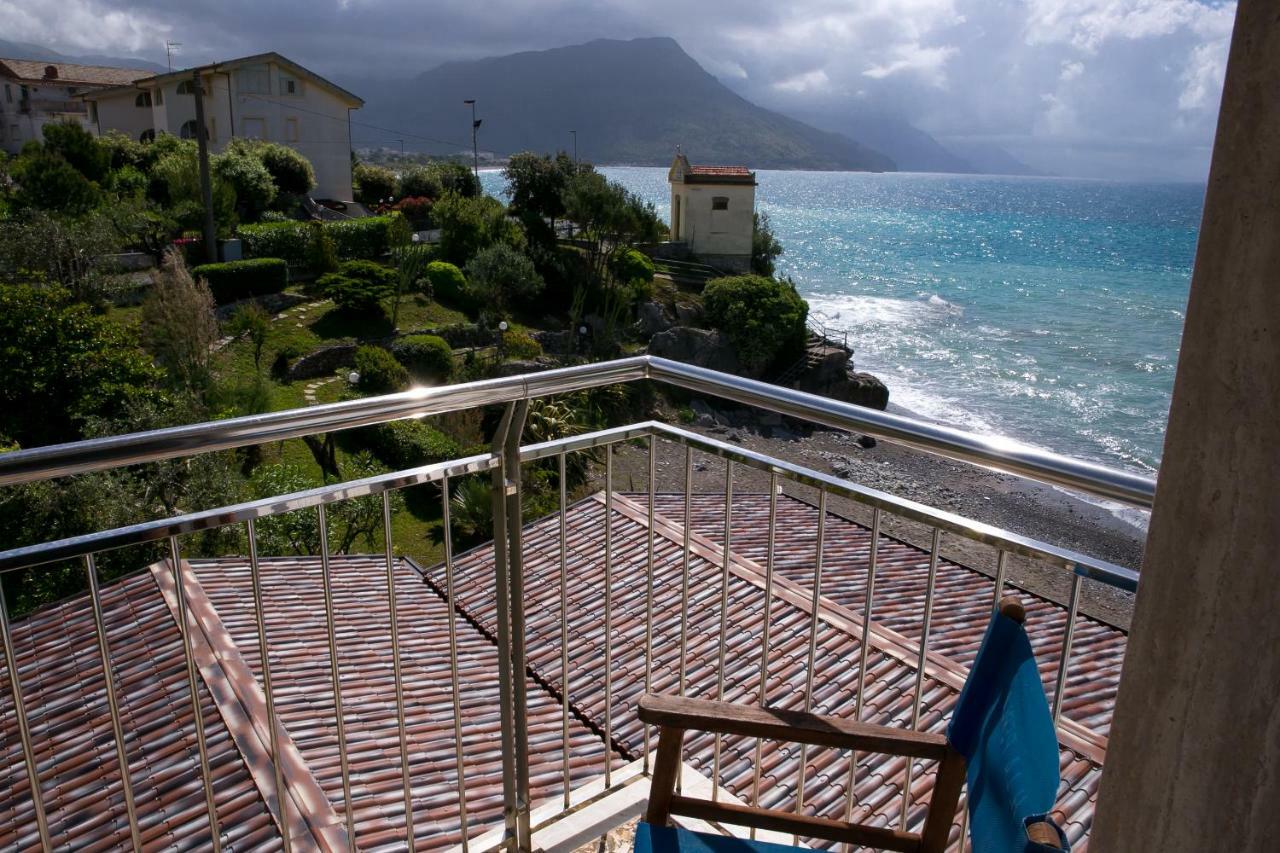 Hotel La Perla Villammare Exteriör bild
